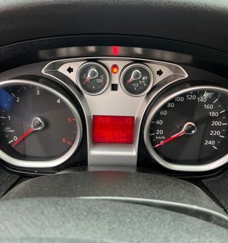 Сірий Форд Фокус, об'ємом двигуна 1.6 л та пробігом 294 тис. км за 4700 $, фото 12 на Automoto.ua