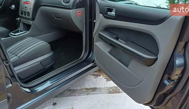 Сірий Форд Фокус, об'ємом двигуна 1.6 л та пробігом 124 тис. км за 6850 $, фото 86 на Automoto.ua