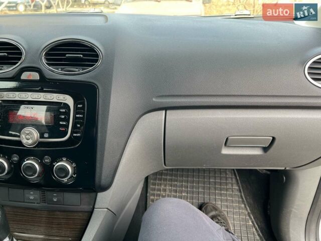 Сірий Форд Фокус, об'ємом двигуна 1.56 л та пробігом 260 тис. км за 6000 $, фото 38 на Automoto.ua
