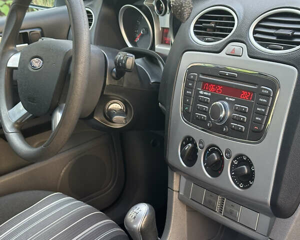 Форд Фокус 2009 у Хмельницькому на Automoto.ua Сірий Форд Фокус, об'ємом двигуна 1.6 л та пробігом 243 тис. км за 5499 $, фото 23 на Automoto.ua
