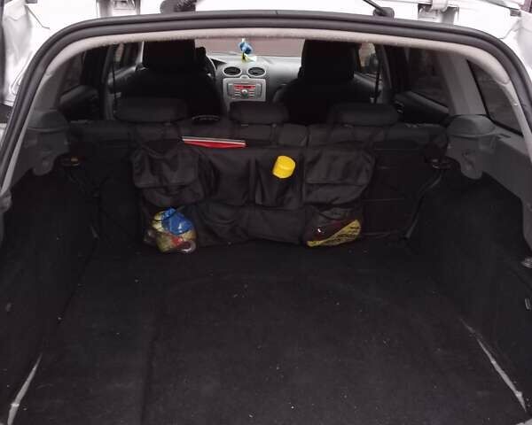 Серый Форд Фокус, объемом двигателя 1.6 л и пробегом 299 тыс. км за 5200 $, фото 12 на Automoto.ua