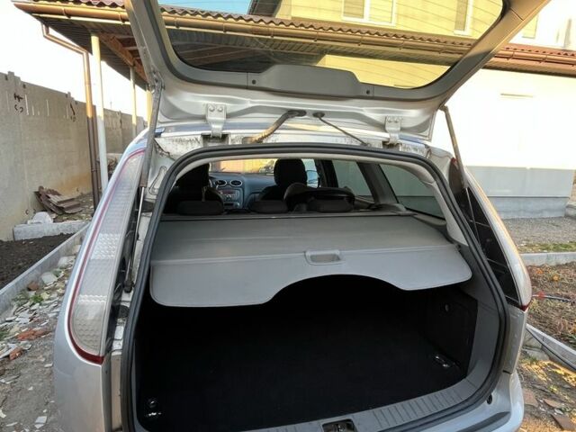 Серый Форд Фокус, объемом двигателя 1.8 л и пробегом 356 тыс. км за 4800 $, фото 11 на Automoto.ua