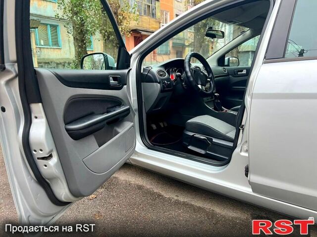 Серый Форд Фокус, объемом двигателя 1.6 л и пробегом 190 тыс. км за 6300 $, фото 8 на Automoto.ua