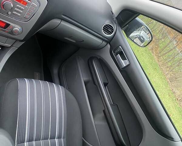 Серый Форд Фокус, объемом двигателя 1.6 л и пробегом 265 тыс. км за 5000 $, фото 36 на Automoto.ua