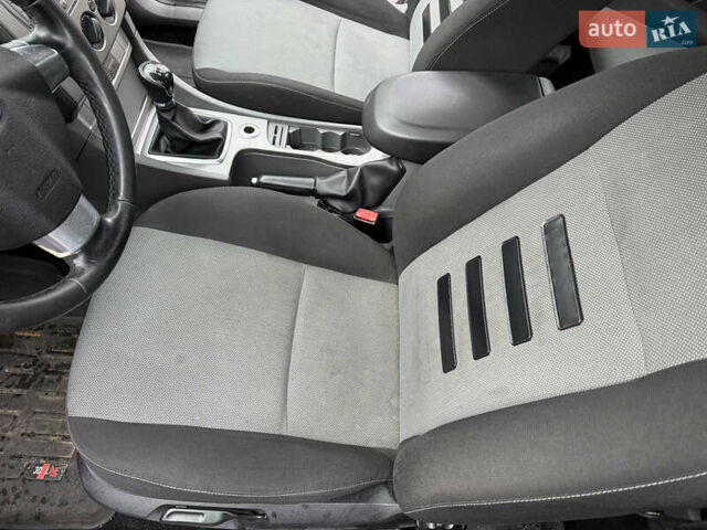 Серый Форд Фокус, объемом двигателя 1.6 л и пробегом 224 тыс. км за 4200 $, фото 21 на Automoto.ua