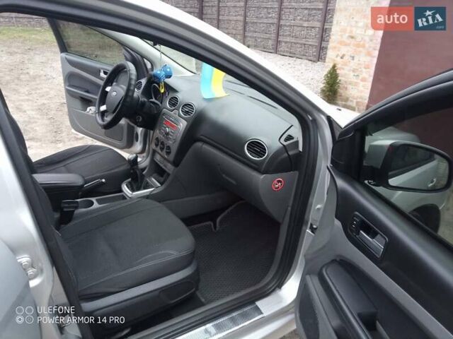 Серый Форд Фокус, объемом двигателя 1.6 л и пробегом 299 тыс. км за 5200 $, фото 9 на Automoto.ua