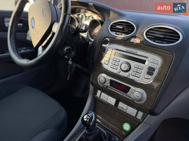 Серый Форд Фокус, объемом двигателя 1.6 л и пробегом 216 тыс. км за 5650 $, фото 23 на Automoto.ua