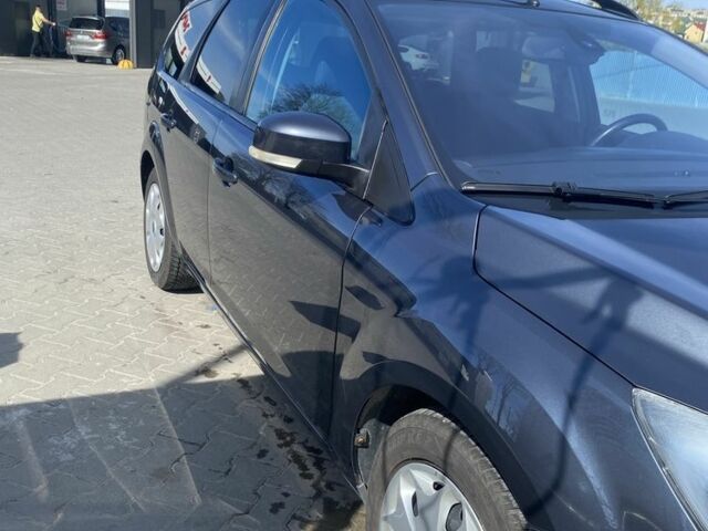 Серый Форд Фокус, объемом двигателя 1.6 л и пробегом 220 тыс. км за 5750 $, фото 2 на Automoto.ua