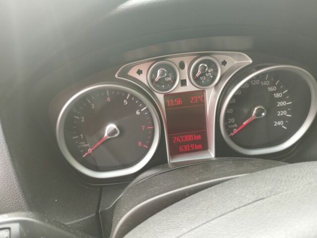 Серый Форд Фокус, объемом двигателя 1.6 л и пробегом 243 тыс. км за 5500 $, фото 5 на Automoto.ua