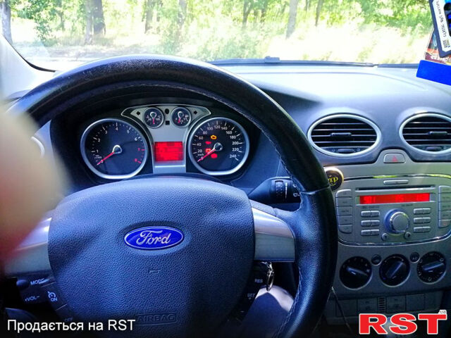 Серый Форд Фокус, объемом двигателя 1.6 л и пробегом 227 тыс. км за 5500 $, фото 12 на Automoto.ua