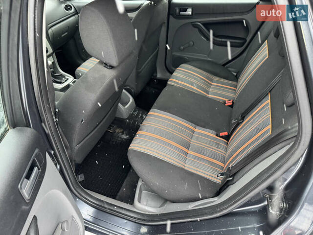 Серый Форд Фокус, объемом двигателя 1.6 л и пробегом 175 тыс. км за 4750 $, фото 24 на Automoto.ua