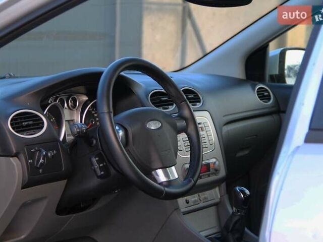 Сірий Форд Фокус, об'ємом двигуна 1.6 л та пробігом 251 тис. км за 3950 $, фото 17 на Automoto.ua