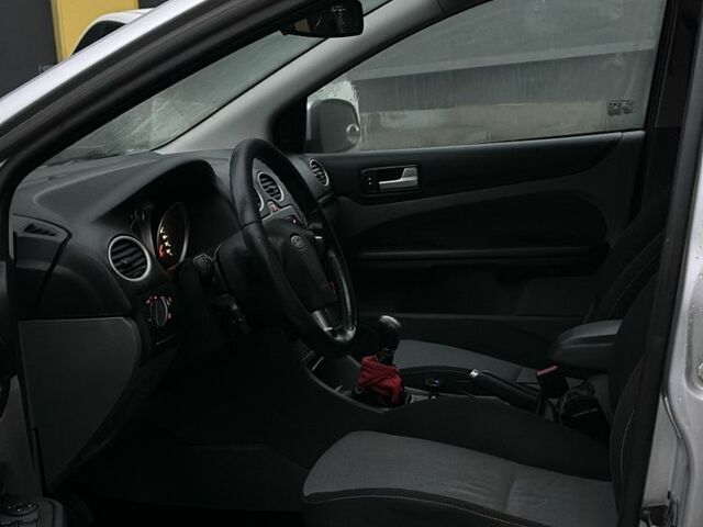 Сірий Форд Фокус, об'ємом двигуна 1.8 л та пробігом 230 тис. км за 4250 $, фото 8 на Automoto.ua