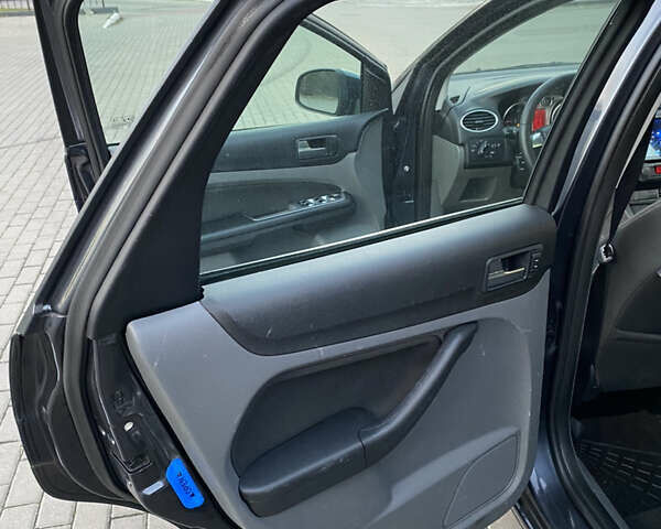 Серый Форд Фокус, объемом двигателя 1.6 л и пробегом 272 тыс. км за 5800 $, фото 19 на Automoto.ua