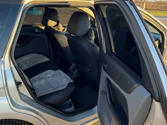 Серый Форд Фокус, объемом двигателя 1.6 л и пробегом 257 тыс. км за 6000 $, фото 7 на Automoto.ua