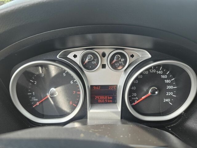 Серый Форд Фокус, объемом двигателя 2 л и пробегом 293 тыс. км за 5300 $, фото 6 на Automoto.ua