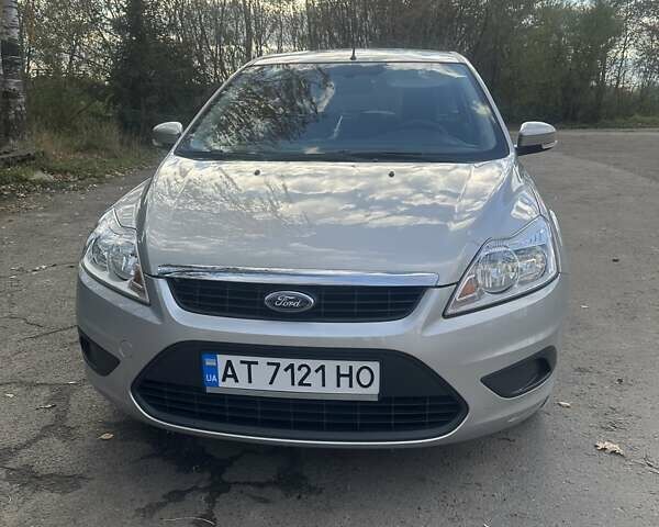 Форд Фокус 2009 в Калуше на Automoto.ua Серый Форд Фокус, объемом двигателя 1.6 л и пробегом 131 тыс. км за 6900 $, фото 1 на Automoto.ua