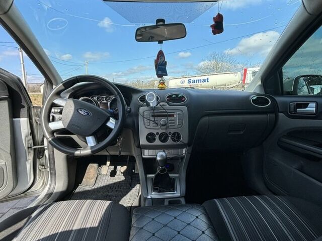 Серый Форд Фокус, объемом двигателя 1.6 л и пробегом 280 тыс. км за 4650 $, фото 4 на Automoto.ua