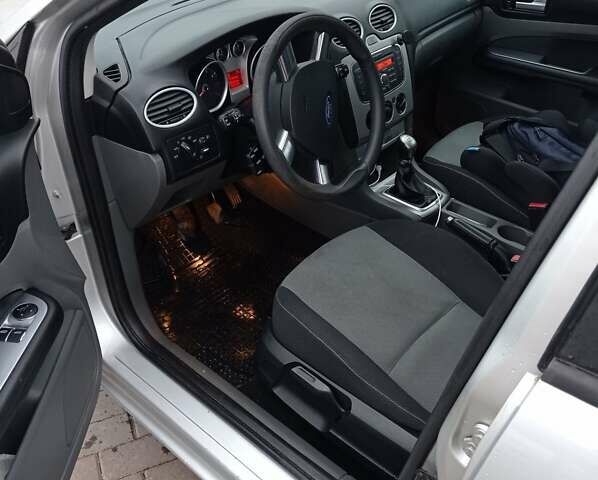 Серый Форд Фокус, объемом двигателя 1.8 л и пробегом 199 тыс. км за 4700 $, фото 7 на Automoto.ua