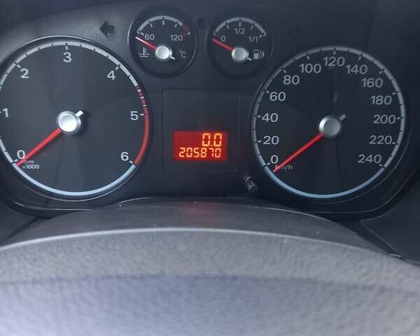 Серый Форд Фокус, объемом двигателя 1.6 л и пробегом 206 тыс. км за 4700 $, фото 5 на Automoto.ua