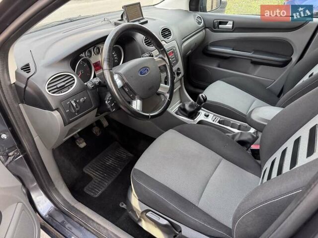 Серый Форд Фокус, объемом двигателя 1.6 л и пробегом 214 тыс. км за 6500 $, фото 6 на Automoto.ua