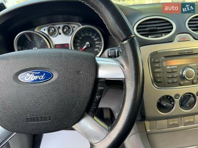 Сірий Форд Фокус, об'ємом двигуна 1.6 л та пробігом 300 тис. км за 5990 $, фото 16 на Automoto.ua