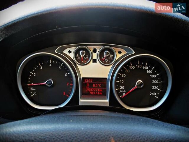 Серый Форд Фокус, объемом двигателя 1.6 л и пробегом 253 тыс. км за 5100 $, фото 7 на Automoto.ua