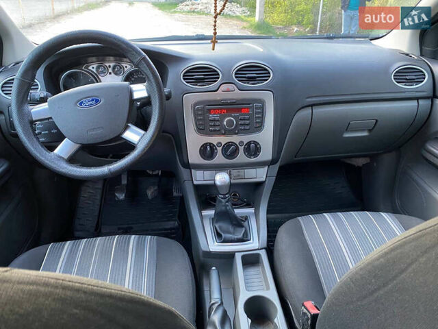 Серый Форд Фокус, объемом двигателя 1.6 л и пробегом 290 тыс. км за 6000 $, фото 10 на Automoto.ua
