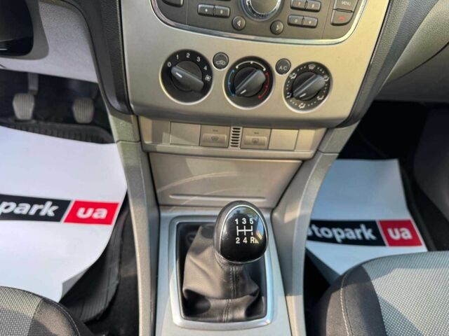 Сірий Форд Фокус, об'ємом двигуна 1.6 л та пробігом 300 тис. км за 5990 $, фото 20 на Automoto.ua