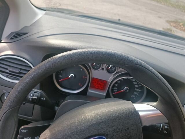 Серый Форд Фокус, объемом двигателя 1.6 л и пробегом 224 тыс. км за 6100 $, фото 13 на Automoto.ua