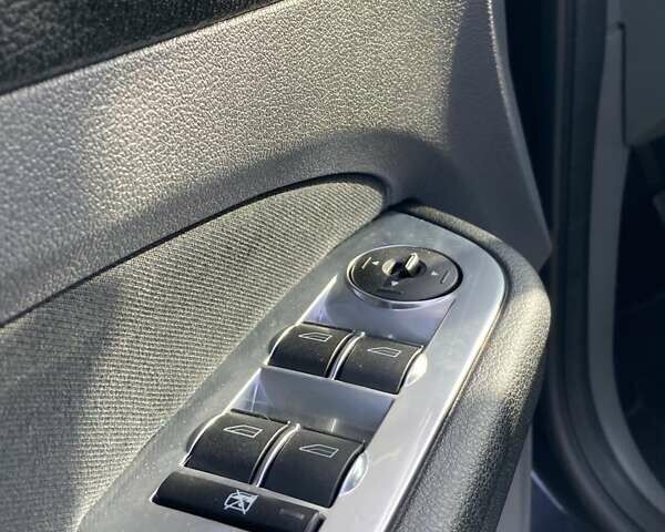 Серый Форд Фокус, объемом двигателя 1.6 л и пробегом 228 тыс. км за 6999 $, фото 11 на Automoto.ua