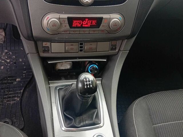 Сірий Форд Фокус, об'ємом двигуна 1.6 л та пробігом 2 тис. км за 6000 $, фото 19 на Automoto.ua