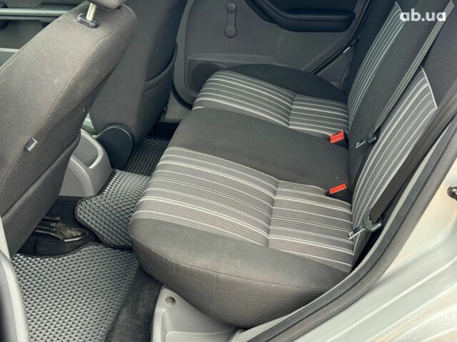 Серый Форд Фокус, объемом двигателя 1.6 л и пробегом 300 тыс. км за 5440 $, фото 16 на Automoto.ua