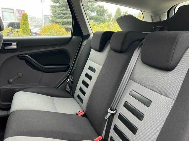 Серый Форд Фокус, объемом двигателя 1.5 л и пробегом 175 тыс. км за 5400 $, фото 18 на Automoto.ua