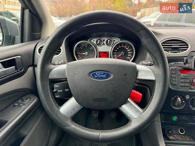Сірий Форд Фокус, об'ємом двигуна 1.6 л та пробігом 300 тис. км за 5440 $, фото 24 на Automoto.ua