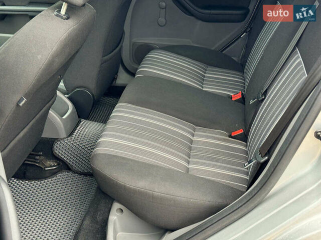 Сірий Форд Фокус, об'ємом двигуна 1.6 л та пробігом 300 тис. км за 5440 $, фото 16 на Automoto.ua