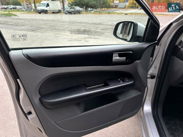 Сірий Форд Фокус, об'ємом двигуна 1.6 л та пробігом 240 тис. км за 5300 $, фото 10 на Automoto.ua