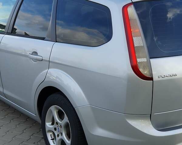 Серый Форд Фокус, объемом двигателя 1.6 л и пробегом 297 тыс. км за 5200 $, фото 3 на Automoto.ua