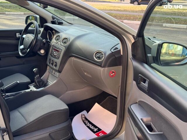 Сірий Форд Фокус, об'ємом двигуна 1.6 л та пробігом 300 тис. км за 5990 $, фото 10 на Automoto.ua