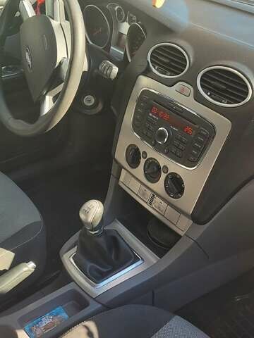 Сірий Форд Фокус, об'ємом двигуна 1.6 л та пробігом 212 тис. км за 6000 $, фото 1 на Automoto.ua