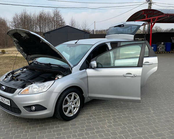 Серый Форд Фокус, объемом двигателя 1.6 л и пробегом 272 тыс. км за 6300 $, фото 9 на Automoto.ua