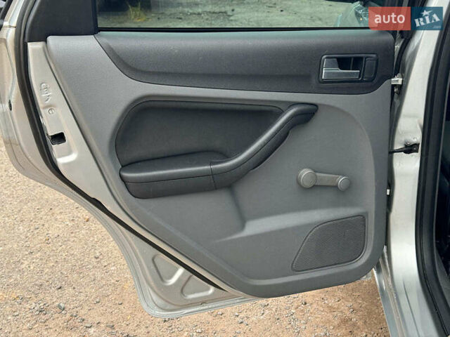 Сірий Форд Фокус, об'ємом двигуна 1.6 л та пробігом 300 тис. км за 5440 $, фото 15 на Automoto.ua