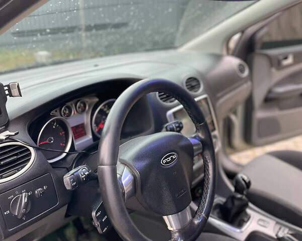 Серый Форд Фокус, объемом двигателя 1.75 л и пробегом 325 тыс. км за 5750 $, фото 14 на Automoto.ua