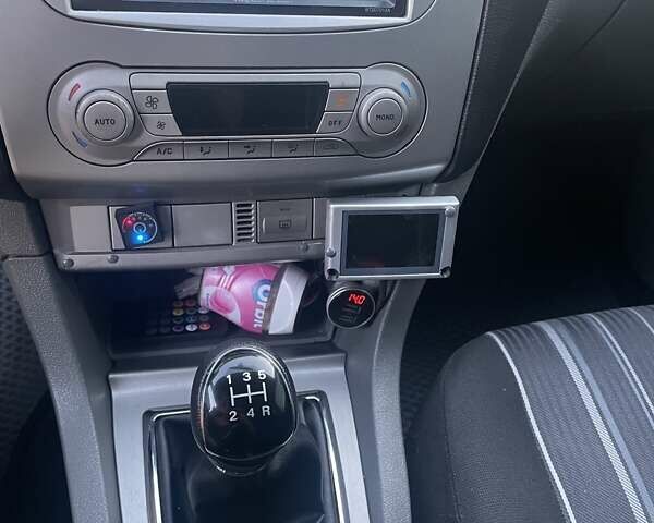 Сірий Форд Фокус, об'ємом двигуна 1.6 л та пробігом 295 тис. км за 5200 $, фото 23 на Automoto.ua