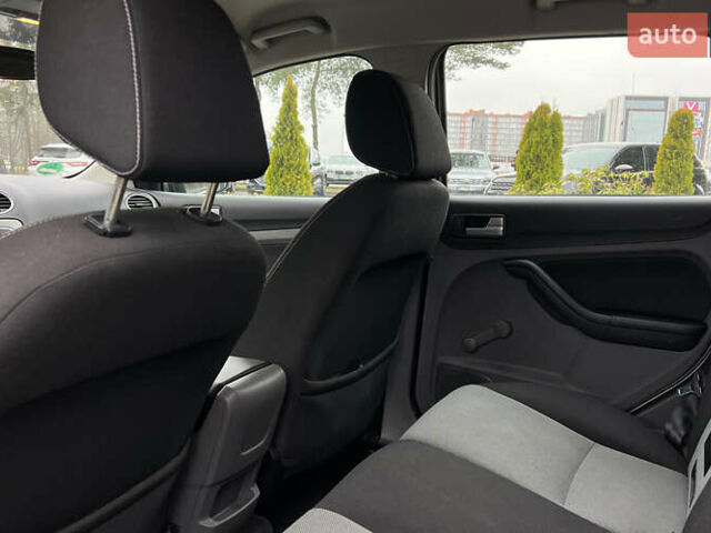 Серый Форд Фокус, объемом двигателя 1.56 л и пробегом 175 тыс. км за 5400 $, фото 17 на Automoto.ua