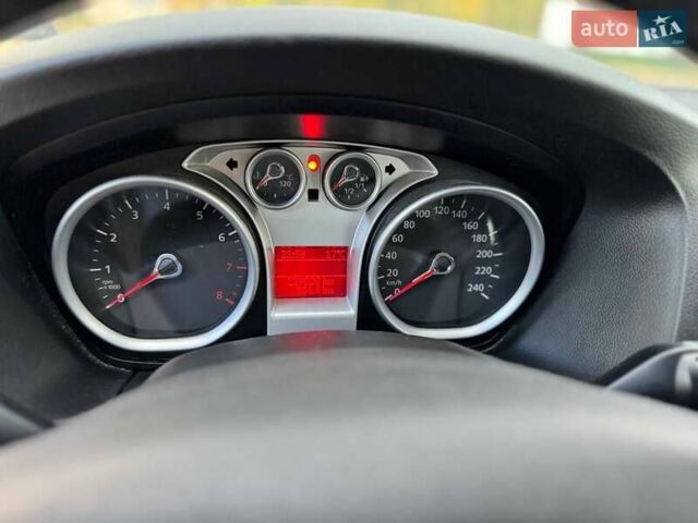 Сірий Форд Фокус, об'ємом двигуна 1.6 л та пробігом 228 тис. км за 4850 $, фото 25 на Automoto.ua