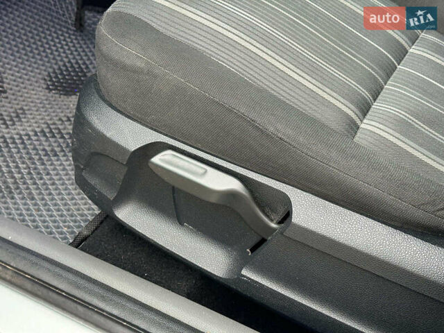 Сірий Форд Фокус, об'ємом двигуна 1.6 л та пробігом 300 тис. км за 5440 $, фото 13 на Automoto.ua