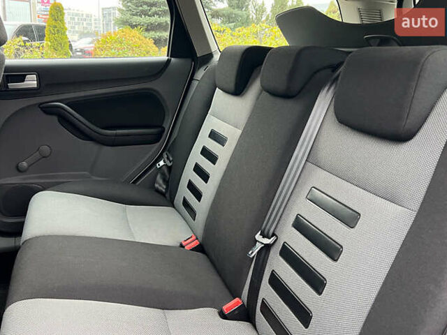 Серый Форд Фокус, объемом двигателя 1.56 л и пробегом 175 тыс. км за 5400 $, фото 17 на Automoto.ua