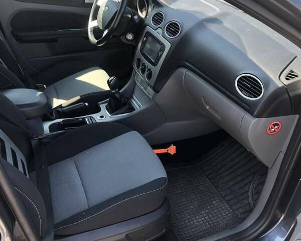 Сірий Форд Фокус, об'ємом двигуна 1.6 л та пробігом 194 тис. км за 6000 $, фото 8 на Automoto.ua