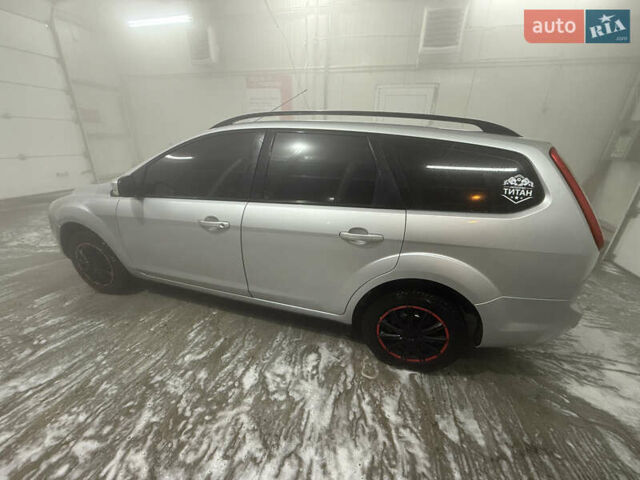 Серый Форд Фокус, объемом двигателя 1.6 л и пробегом 253 тыс. км за 6500 $, фото 5 на Automoto.ua